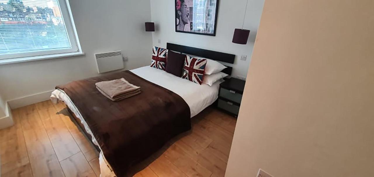 Bright & Spacious Double Bedroom With Ensuite And Concierge! Paid Parking Available لندن المظهر الخارجي الصورة